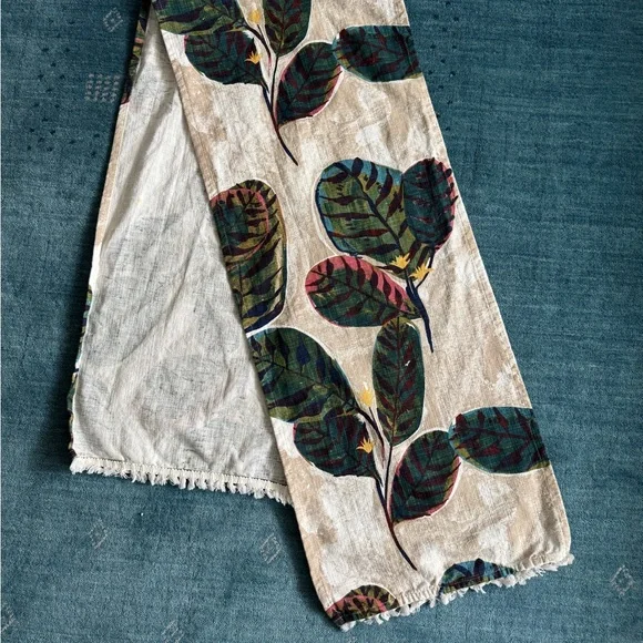 Table Runner - Picture 15 of 16